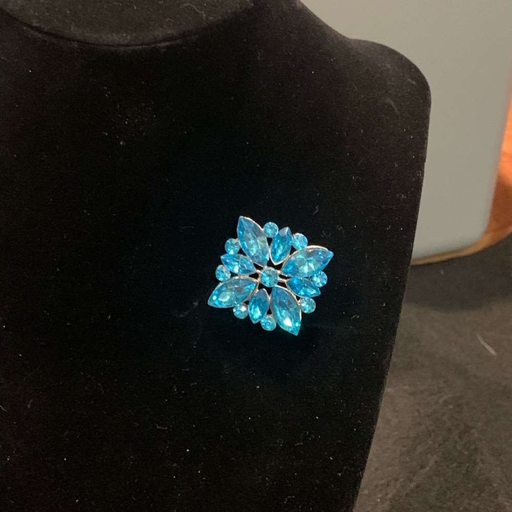 Brooch - Picture 5 of 5